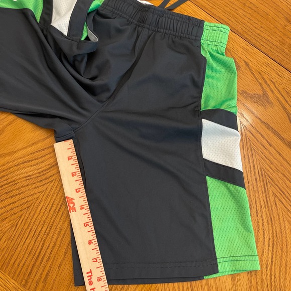 Under Armour Athletic Shorts Youth Sz YM pre-owned - Picture 5 of 8
